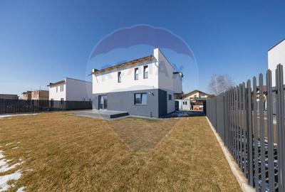 Casă cu 4 camere cu Teren 500 Mp în Sânpetru - 29