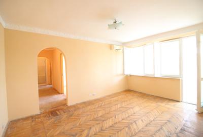 Apartament cu 3 camere semidecomandat în Micro 16 - 1