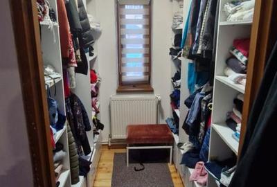 Casă cu 4 camere cu Teren 1000 Mp în Central