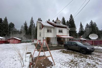 Casă cu 13 camere cu Teren 1487 Mp în Central