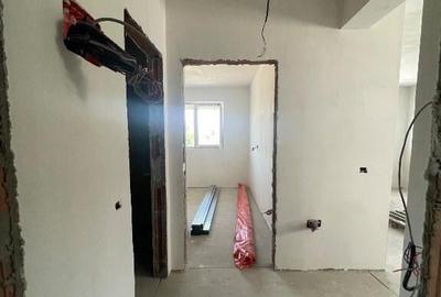 Apartament cu 3 camere semidecomandat în Bragadiru