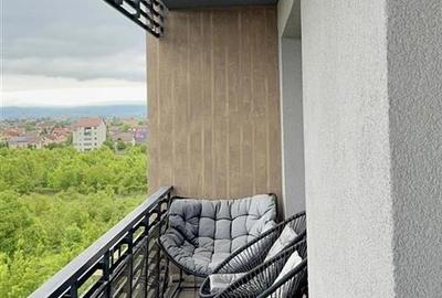 Apartament cu 3 camere decomandat, mobilat în 13 Decembrie - 12