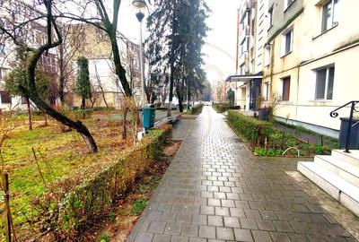 Apartament cu 3 camere semidecomandat în Calea București - 2