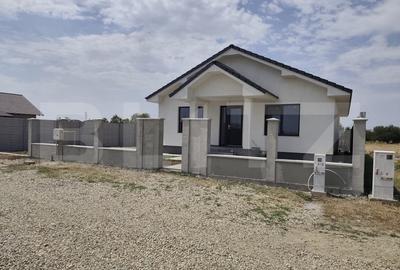 Casa finisata la cheie racordata la toate utilitatile 120 mp utili in Santandrei