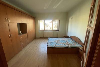 Casă cu 4 camere în Central - 2