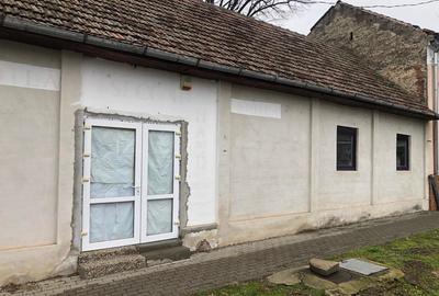 Spațiu comercial, de 120 mp, în Central - 4