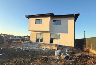 Casă cu 4 camere cu Teren 500 Mp în Central - 10