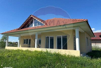 Casă cu 4 camere cu Teren 715 Mp în Central - 1