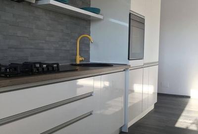 Apartament cu 3 camere în Tractorul - 15