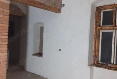 Casă cu 4 camere cu Teren 1439 Mp în Teremia Mare - 1