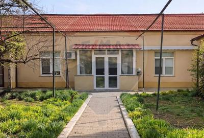 Casă cu 4 camere cu Teren 371 Mp în Central - 1