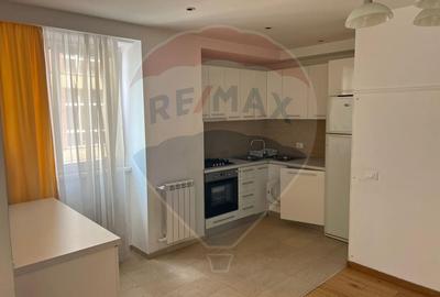 Apartament cu 3 camere semidecomandat, mobilat în Nordului - 2