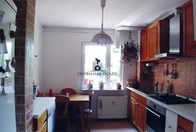 Apartament cu 3 camere decomandat, mobilat în Berceni - 1