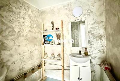 Casă individuală cu 9 camere cu Canalizare în Centru Civic - 12