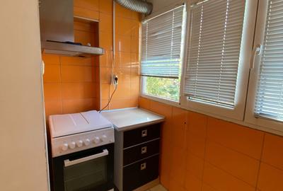 2 camere renovat | 51mp | 7 m de metrou | Lujerului | Str. Azurului | et 2 2 camere renovat | 51mp | 7 m de metrou | Lujerului | Str. Azurului | et 2 - 10