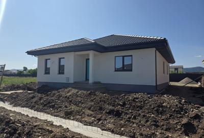 Casă individuală cu 3 camere în Tărlungeni