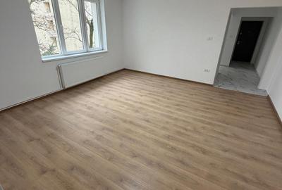 Apartament cu 2 camere semidecomandat în Take Ionescu