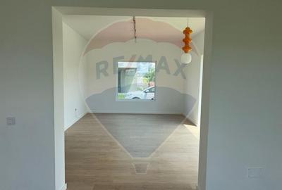 Casa / Vila cu 4 camere de vanzare - 8