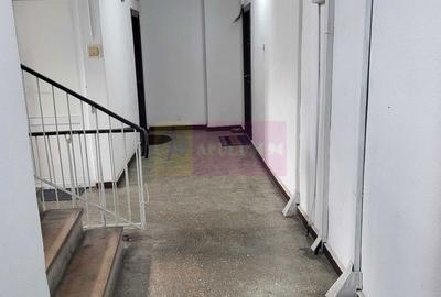 Apartament cu 3 camere semidecomandat în Rahova - 4
