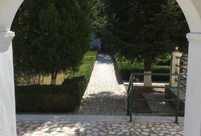 GRADINITA / BIROURI - VILA SOMPTUOASA CU TERASA SI CURTE GENEROASA - 2