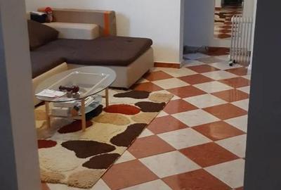 Apartament cu 4 camere semidecomandat în Big - 1