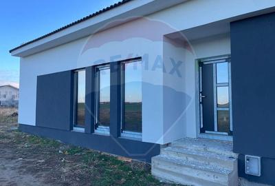 Casa / Vila cu 3 camere de vanzare - 4