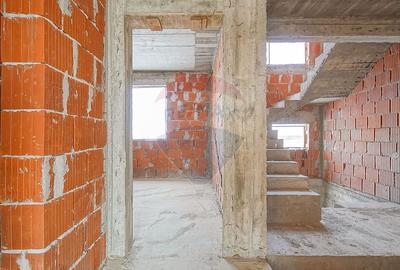 Casă cu 6 camere cu Teren 847 Mp în Hălchiu - 41