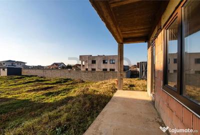 Casă cu 7 camere cu Teren 1000 Mp în Sânmartin - 3