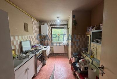 FARA COMISION ! Apartament decomandat, 2 balcoane, etaj 2/4, zona strazii LUNII - 3