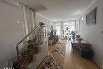 Casă cu 7 camere cu Teren 1300 Mp în Central - 10