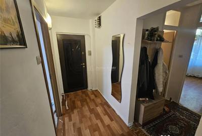 Apartament cu 3 camere decomandat în Micro IV - 13