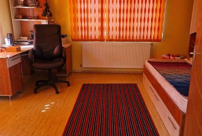 Casă cu 4 camere în Central - 2