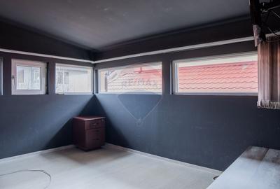 Casă cu 8 camere cu Teren 950 Mp în Roșu - 33