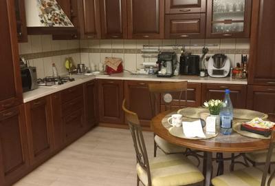 VILA  DE  LUX  SITUATA  INTR-O ZONA REZIDENTIALA  CU 1050 mp,TEREN - 5
