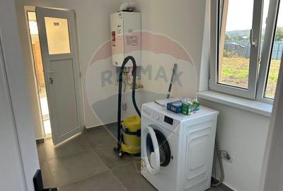 Casa renovata cu 4 camere in Ureche?ti - 11