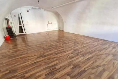 Spatiu comercial 40mp zona 9 Mai - 4