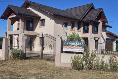 Casă cu 7 camere cu Teren 523 Mp în Central