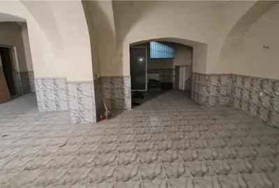 Spațiu comercial, de 100 mp, în Central - 8