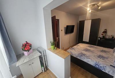 Apartament cu 3 camere nedecomandat, mobilat în Micro III - 10