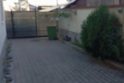 Apartament cu 2 camere semidecomandat în Apărătorii Patriei