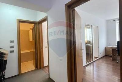 Apartament cu 4 camere decomandat în P-ța Victoriei - 10