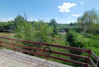 Casă cu 6 camere cu Teren 2420 Mp în Debarcader - 3