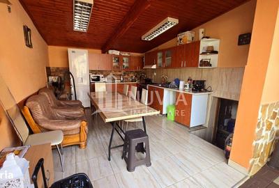 Casă cu 3 camere cu Canalizare în Central - 1