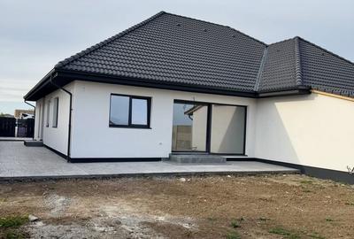 Casă cu 4 camere cu Teren 380 Mp în Sânandrei - 2