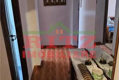 Apartament cu 3 camere semidecomandat în Central