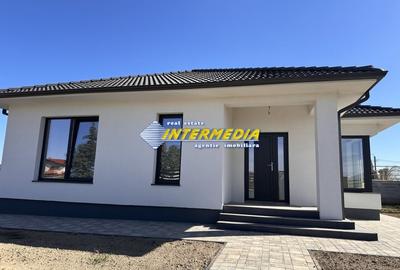 Casă individuală cu 4 camere cu Teren 435 Mp în Est - 1