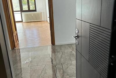 INCHIRIEZ apartament 2 camere UNIRII - 1