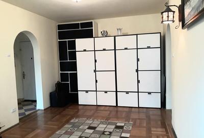 Apartament cu 2 camere semidecomandat, mobilat în Lacul Tei