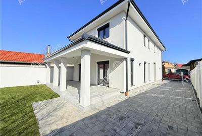 Casă individuală cu 4 camere cu Canalizare în Vasile Aaron