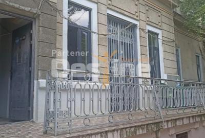 Apartament cu 4 camere semidecomandat în Cișmigiu
